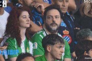 名场面+1😂安东尼场边“指导”主帅佩莱格里尼 佩工连连点头