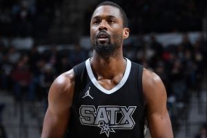 哈里森-巴恩斯:当球队需要时总有人站出来 漫长的赛季要保持健康