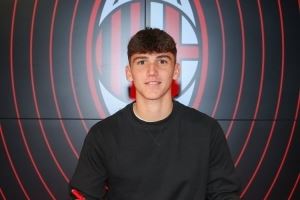 迪马：AC米兰有意续约17岁中场新星埃马努埃莱-萨拉