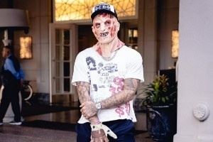 鹈鹕众将万圣节限定版穿搭:恐怖元素拉满 弗雷迪&杰森&鬼娃就位