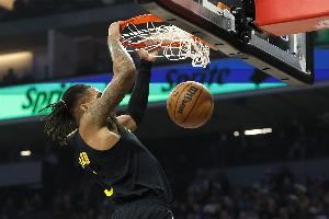 56号秀!👀科尔:我警告队员们 理查德要偷走他们的上场时间了