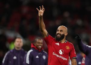 哈格里夫斯：姆伯莫在禁区的表现让我想起了萨拉赫