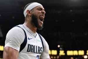 难得的流畅!拉塞尔策动攻势 克里斯蒂击地球助飞加福德重扣