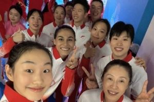 迪拉娜社媒晒全队合影:我的第一块全运金牌🏅感恩我拥有的一切